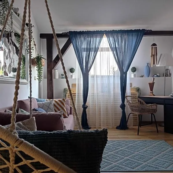 Urban Zen Den 2 Room Condo，位于布加勒斯特的酒店