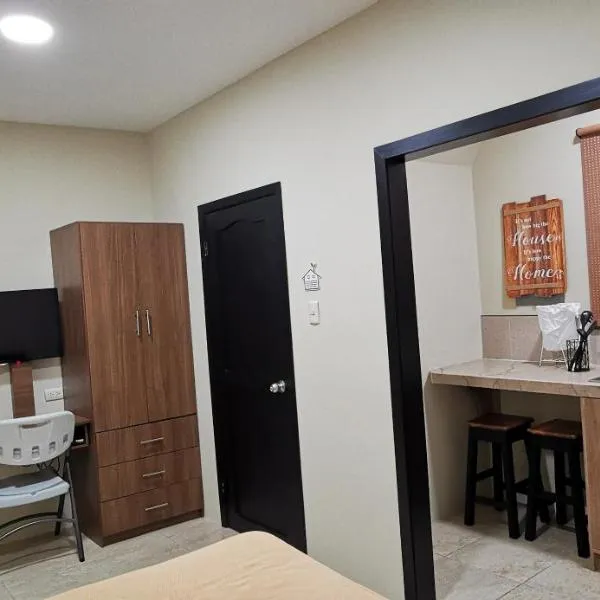 Habitación B independiente para parejas o ejecutivos，位于Jaramijó的酒店