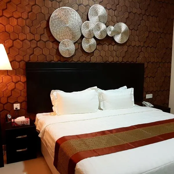Tanuf Residency Hotel，位于Bilād Manaḩ的酒店