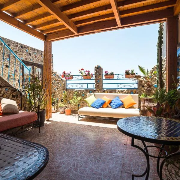 原始摩洛哥冲浪旅馆，位于塔姆拉赫特乌兹达尔的酒店