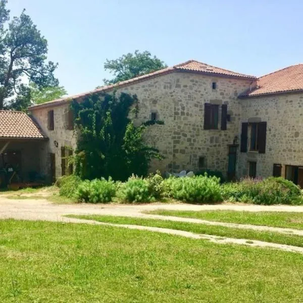 CHEZ SOPHIE -Chambres d’hôtes, Gîte et Gîte équestre，位于Clermont-Dessous的酒店