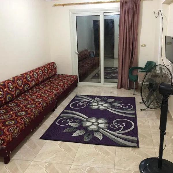 AC, Wi-Fi Shahrazad Beach Apartment-2，位于El-Shaikh Mabrouk的酒店