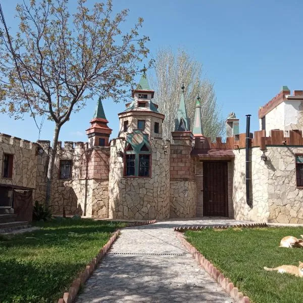 Castillo Esmeralda，位于Suspiro del Moro的酒店