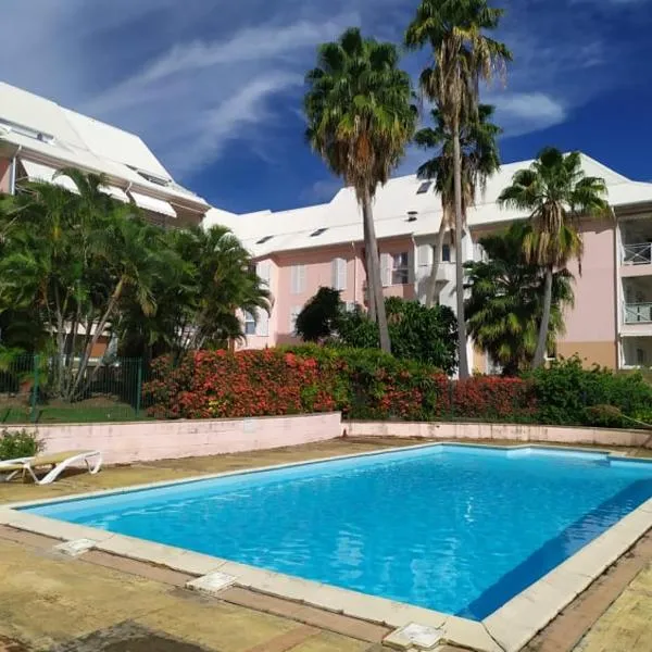 Charmant appartement en bord de mer avec piscine，位于Gourbeyre的酒店