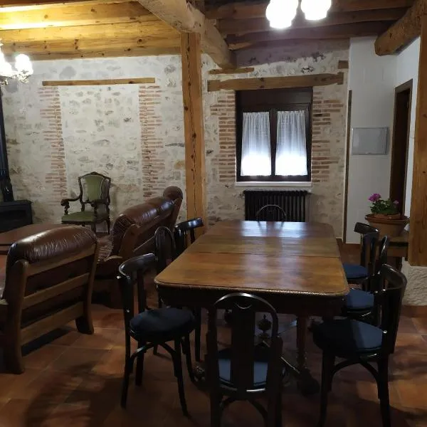Casa Rural Las Cotarras，位于Sanchonuño的酒店