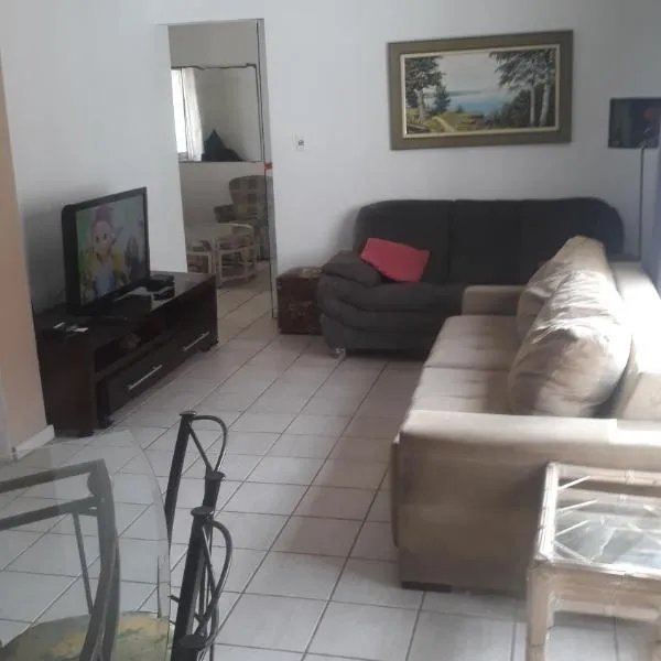 Guaruja ap lindo 200 m da praia，位于瓜鲁雅的酒店