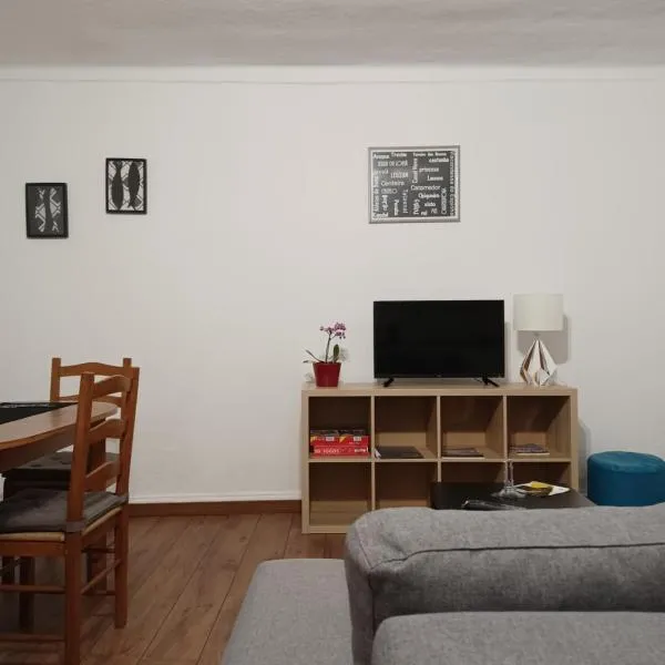 De Cá - suite com acesso independente e kitchenette，位于洛萨的酒店