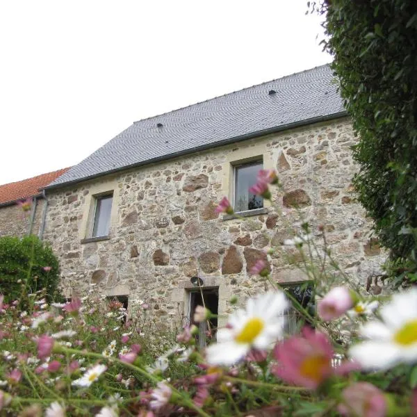 Ludothèque chambres et table d'hôtes de La Becterie，位于Quettetot的酒店