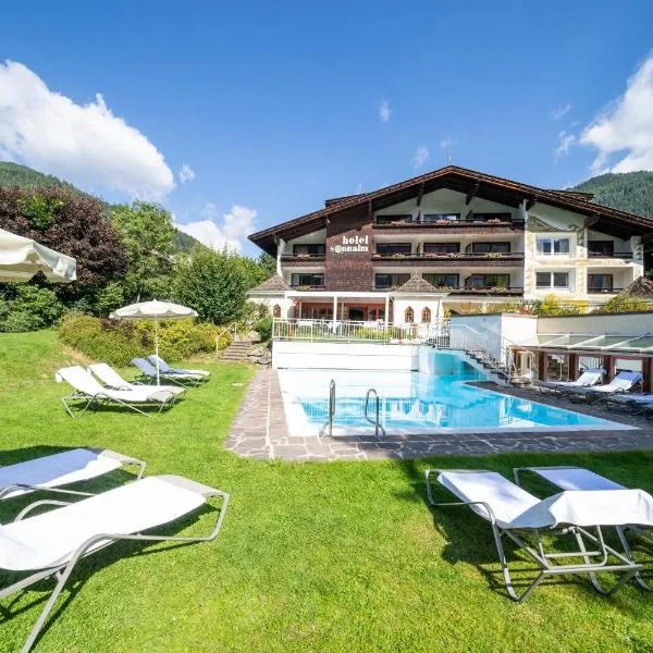 Hotel Sonnalm - SPA,Idyll,Dining，位于巴德小基希海姆的酒店