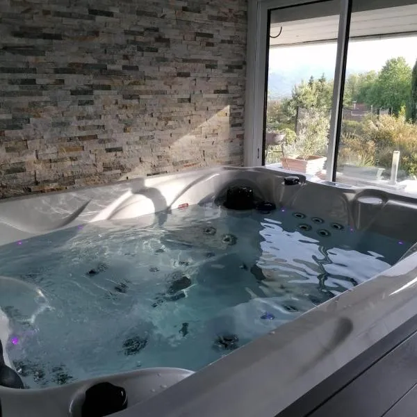 Adorelys séjour bien être - spa et massage inclus，位于Saint-Paul-dʼIzeaux的酒店