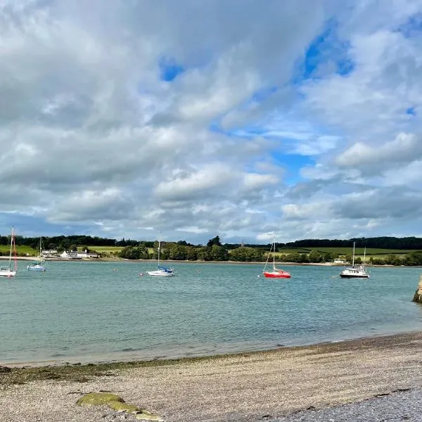 Garddfon Inn，位于Cwm-y-glo的酒店