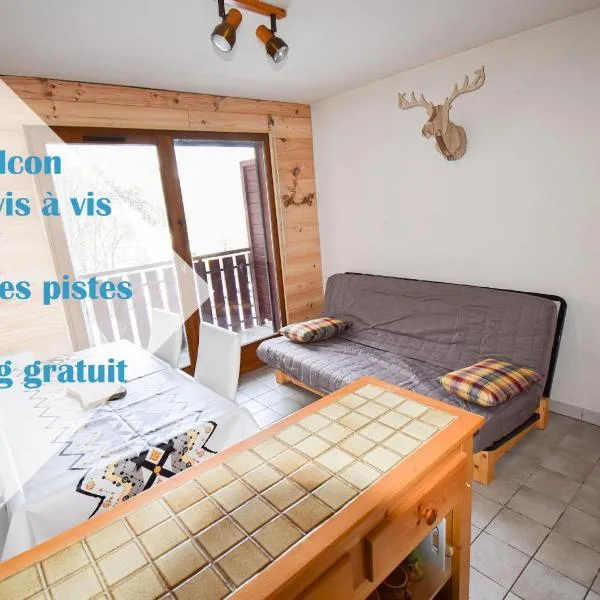 Le Pied des Pistes A13, Joli Studio tout confort 4 pers, vue vallée imprenable, DRAPS NON COMPRIS，位于圣让多尔普的酒店