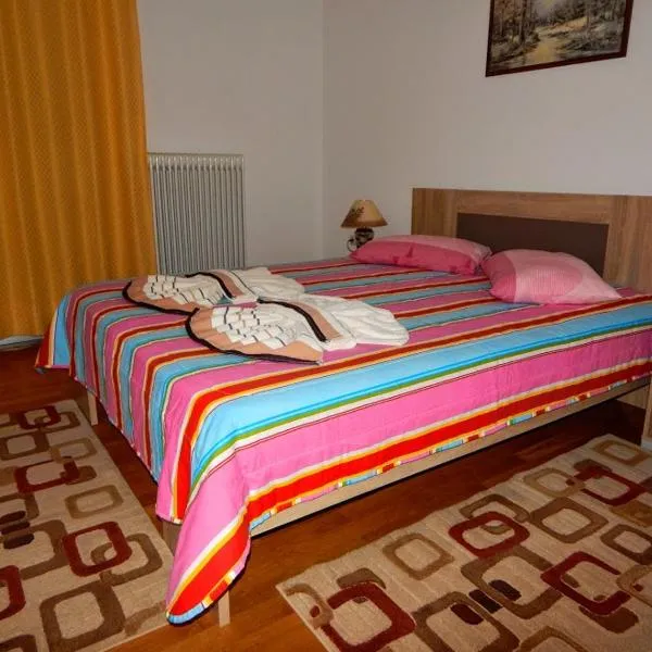 Cozy apartment for 2-5 people-Center Tripoli 1，位于特里波利斯的酒店