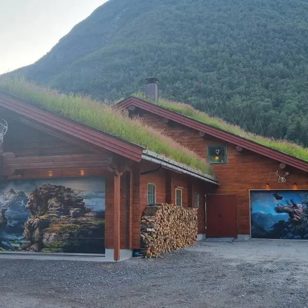 Garasjeleilighet med kort vei til flott natur, Måndalen, Rauma，位于Skjelbostad的酒店