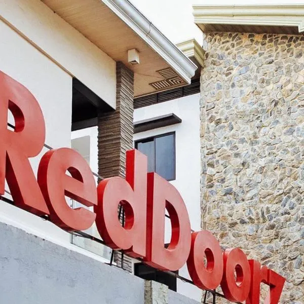 RedDoorz Hostel @ St. Paul Village LapuLapu，位于Bangcal的酒店