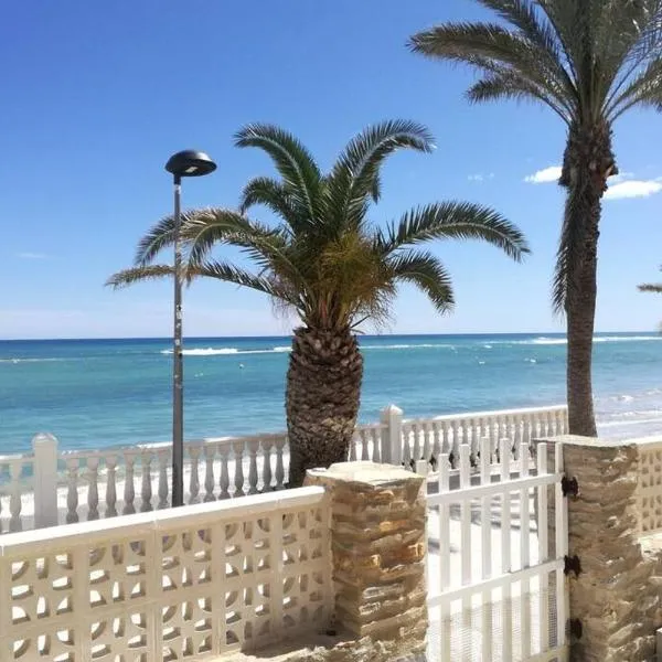 CHALET A 5 METROS DEL MAR.Wifi gratis，位于穆尔西亚的酒店