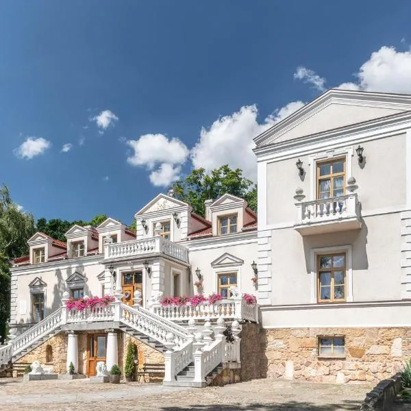 Pałac Tarnowskich Hotel & Restauracja & SPA，位于Chocimów的酒店