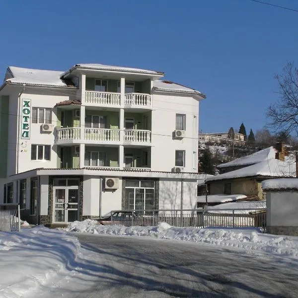 Karadzhovy Guest House，位于卡洛费尔的酒店