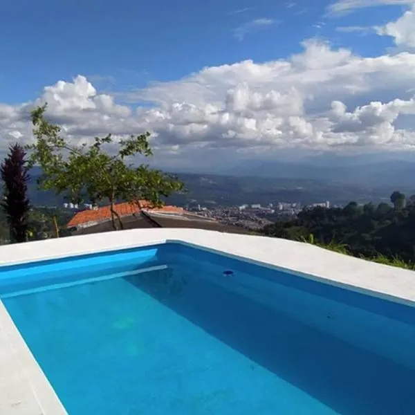 Hermosa finca con vista a la ciudad a 20 min de Bucaramanga，位于佛罗里达布兰卡的酒店