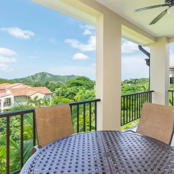 Renovated Condo in High-End Resort Community with Spectacular Mountain Views, Modern Design, and Beach Club Access，位于科克的酒店