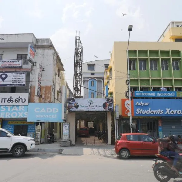 Green Tree Hotel-Near VFS Global and Ramee Mall，位于钦奈的酒店