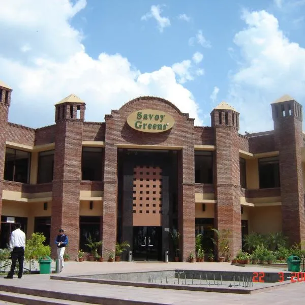 Savoy Greens Karnal，位于Nīsang的酒店