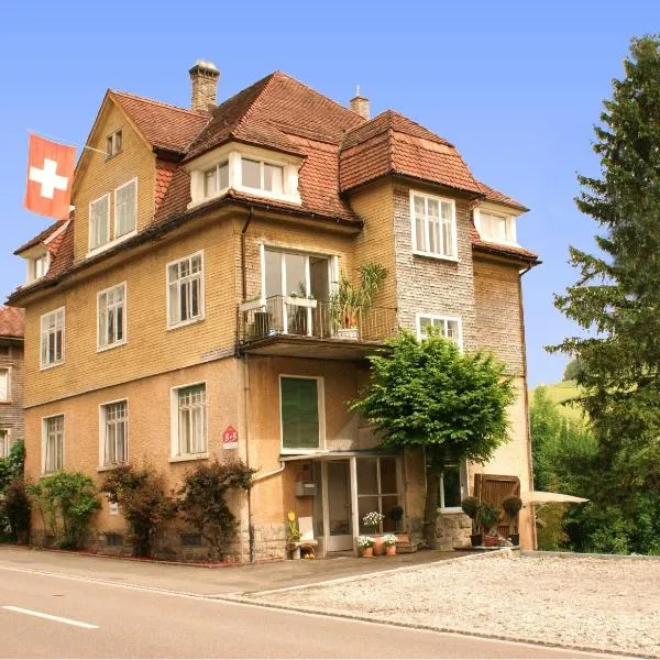 Villa Donkey BnB，位于Sankt Peterzell的酒店