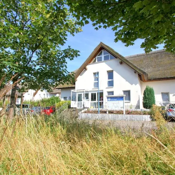 F-1010 Strandhaus Mönchgut Bed&Breakfast DZ 34 Balkon, strandnah inkl Frühstück，位于洛布的酒店