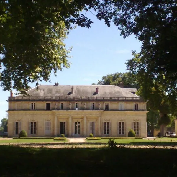 Le Château de BRESSEY & son Orangerie，位于Varanges的酒店