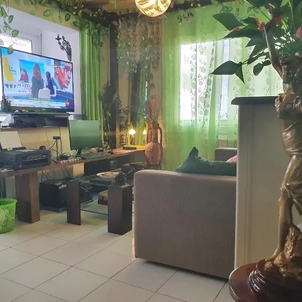 APARTAMENTO CON OFICINA Y VISTAS AL MAR，位于锡切斯的酒店