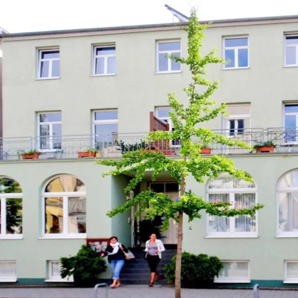 Hotel Garni Villa Ostseegruss Obje，位于瓦尔内明德的酒店