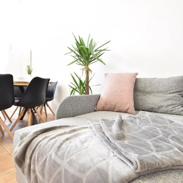 Huge Apartment in Awesome Location with parking，位于因斯布鲁克的酒店