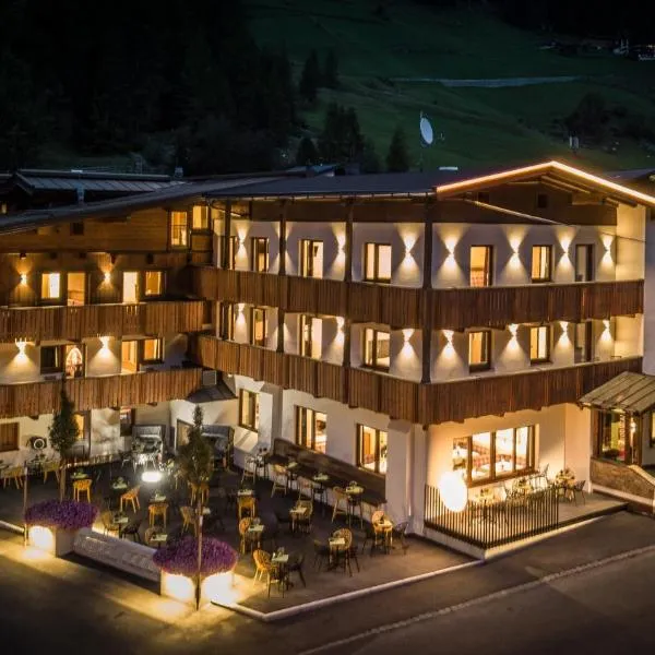 first mountain Hotel Ötztal，位于Oberried的酒店