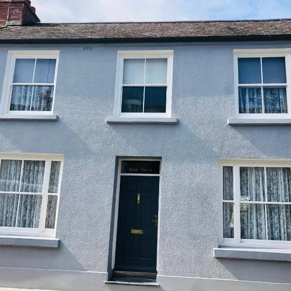 Stunning & spacious house in central Tenby，位于滕比的酒店