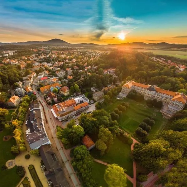 Sanatorium "Dąbrówka"，位于西维德尼察的酒店