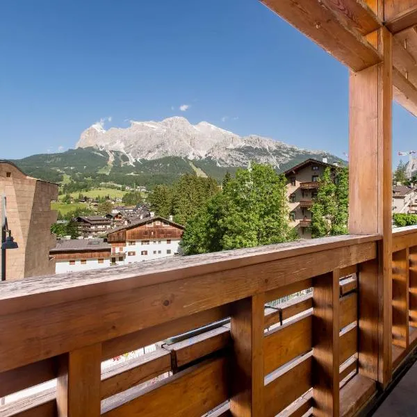 Radisson Residences Savoia Palace Cortina d’Ampezzo，位于科尔蒂纳丹佩佐的酒店