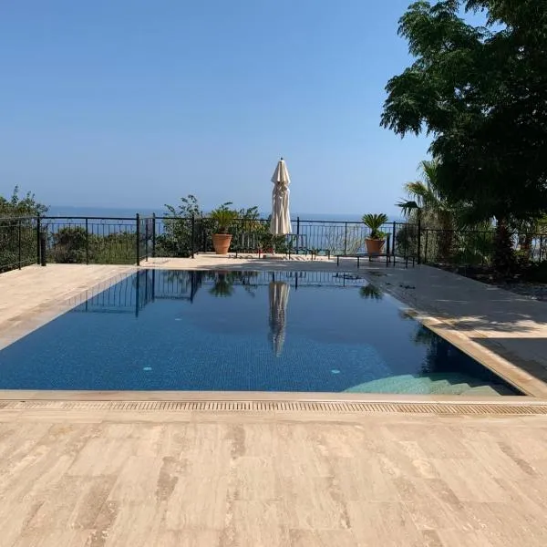 Spectacular views from this villa in Lapta，位于Myrtou的酒店
