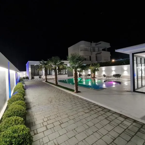 LT Luxury Villa，位于Rrushkull的酒店