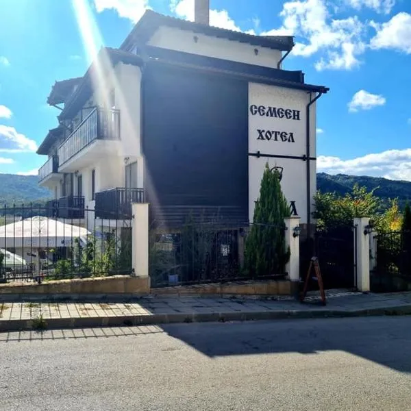贝拉家庭酒店，位于Radevtsi的酒店