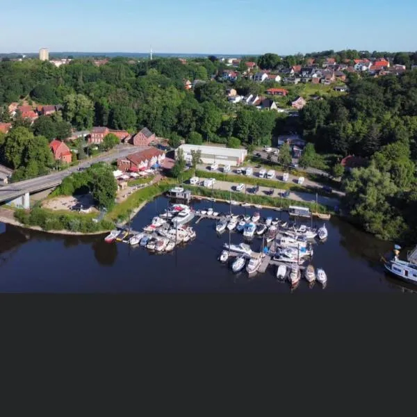 Marina Beach Lauenburg，位于Karze的酒店