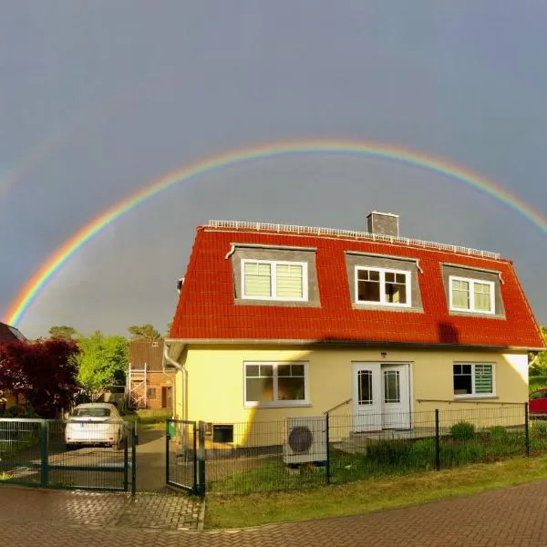 Apartment im OG zwischen See und Wald mit großem Garten，位于莫岑的酒店