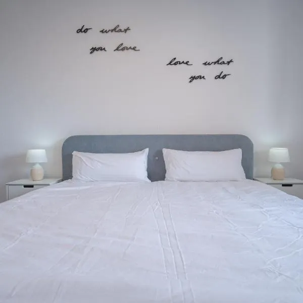 Schöne 2 Zimmerwohnung mit UHD-TV, großem Balkon und Hängematte，位于兰佩特海姆的酒店