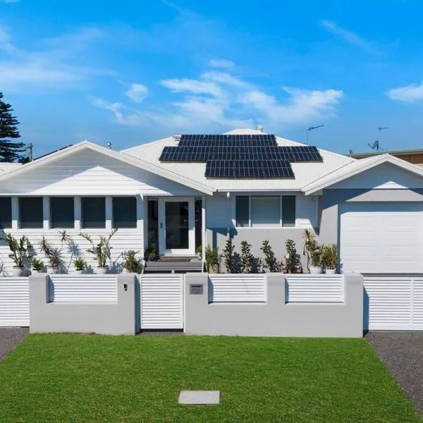 Entire Residential Home - Lake Illawarra And Beachside Home Sleeps 12，位于Lake Illawarra的酒店