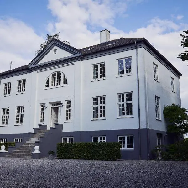 Enkesædet Bollegård，位于Hevring的酒店