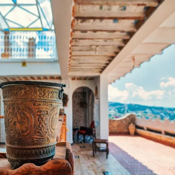 RIAD LA SANTA，位于舍夫沙万的酒店