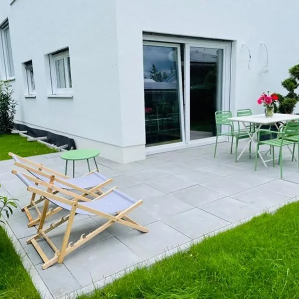 Ammersee Haus in Haus,wunderschöne Designerferienwohung mit Garten，位于Finning的酒店