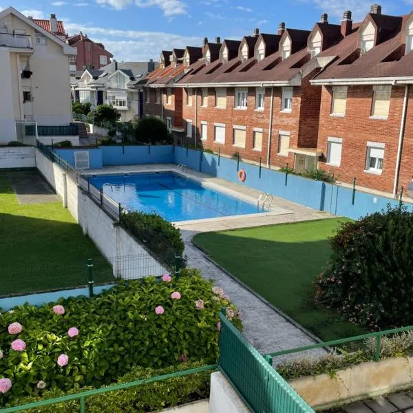 Apartamento con piscina y WIFI a 100 metros de la playa en Somo，位于擞莫的酒店