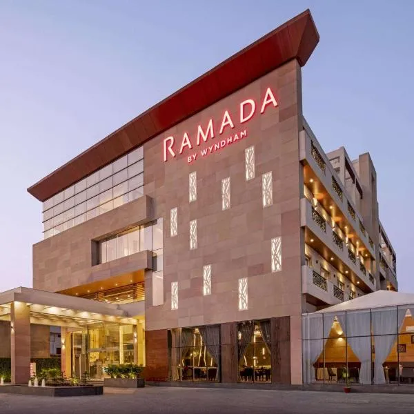 Ramada by Wyndham Aligarh GT Road，位于Somna的酒店