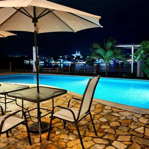 APARTHOTEL VISTA LAGO，位于弗洛勒斯的酒店