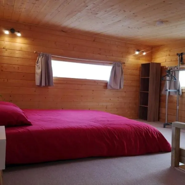 Le Petit Chalet de Nîmes Shantay Youstay，位于尼姆的酒店